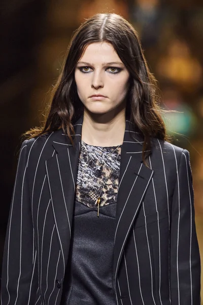 Look 93
